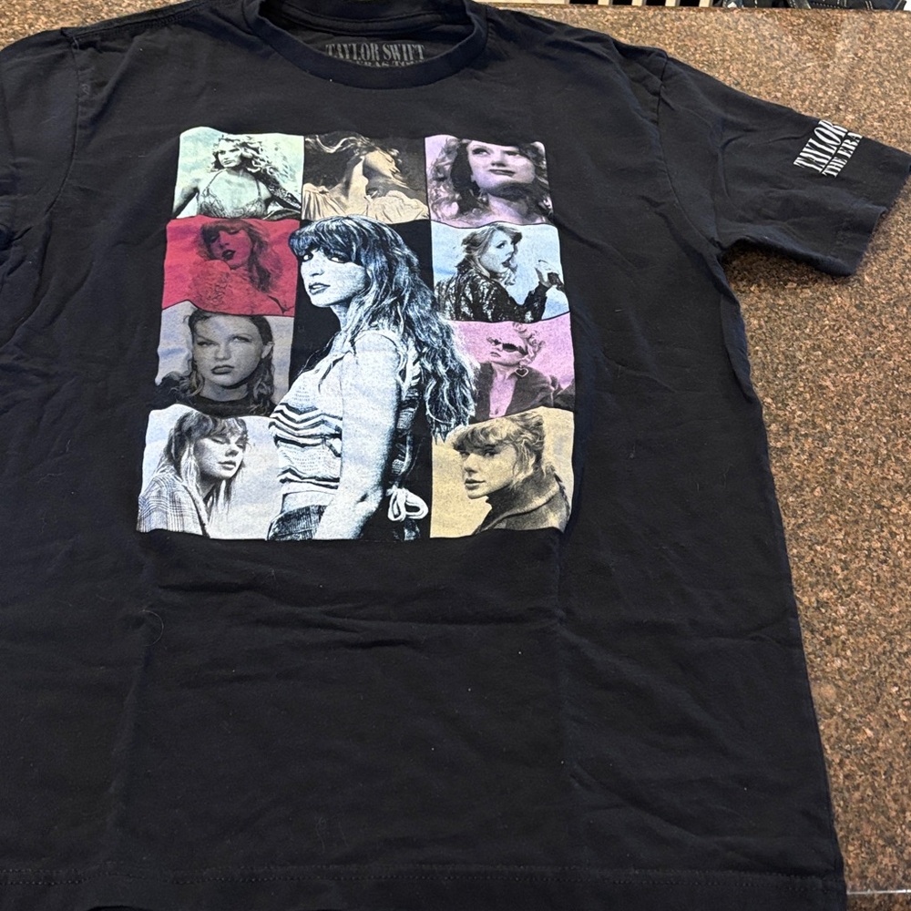 Taylor Swift ERAS TOUR BLACK T SHIRT-M